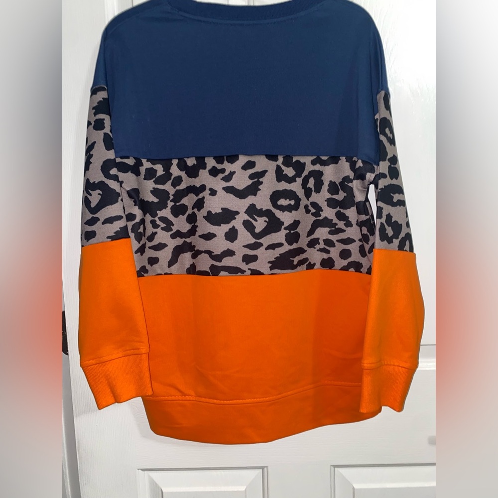 Colorblock Leopard Print Sweater - Picture 8 of 11